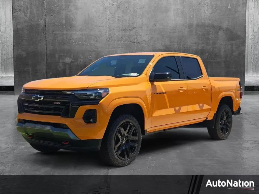 2025 Chevrolet Colorado Z71 photo 1