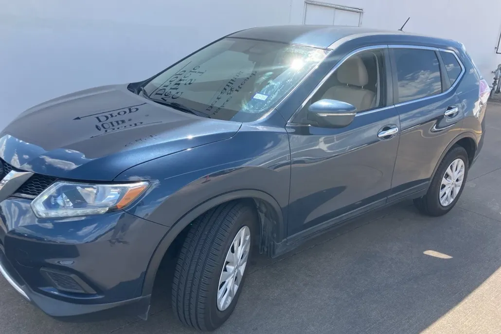 2015 Nissan Rogue S photo 1