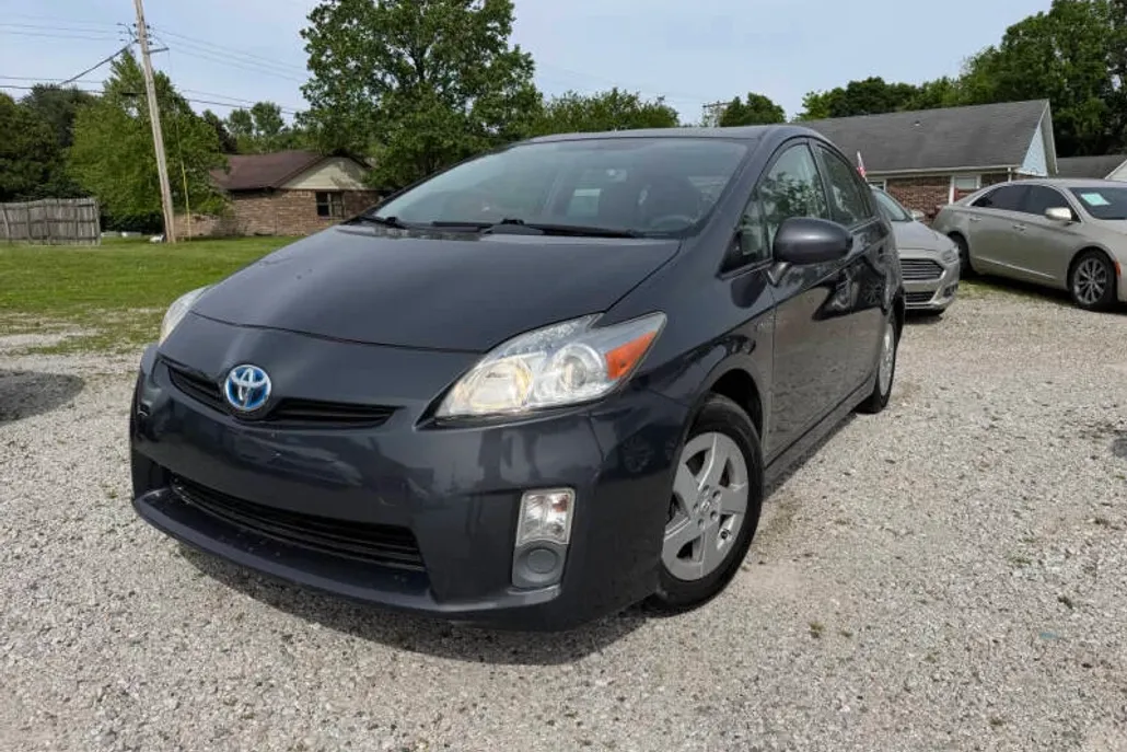 2011 Toyota Prius Two photo 1