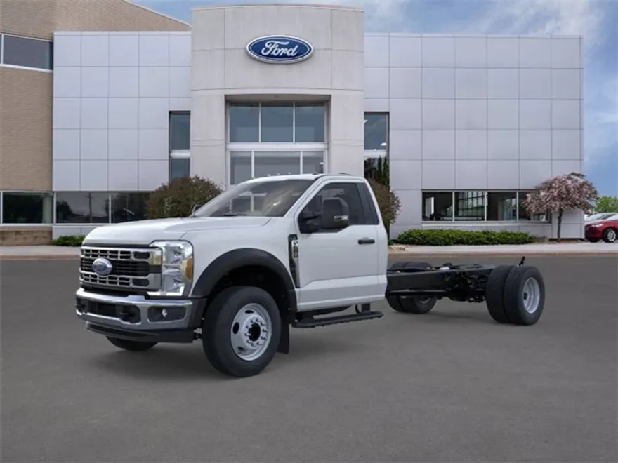 2025 Ford F-600 photo 1