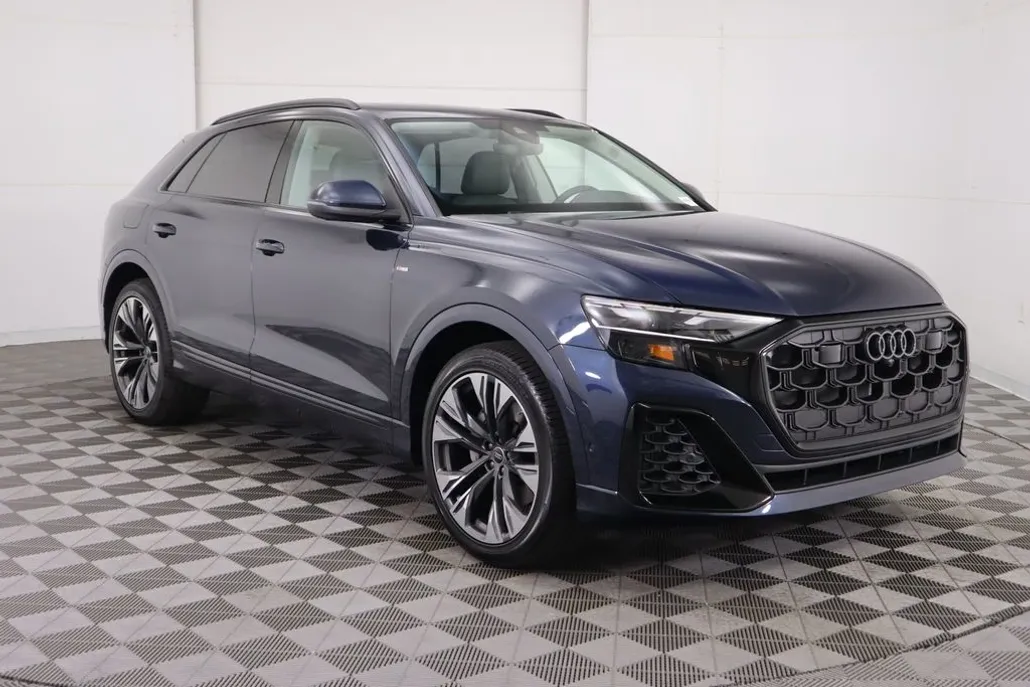 2025 Audi Q8 55 Premium Plus photo 1