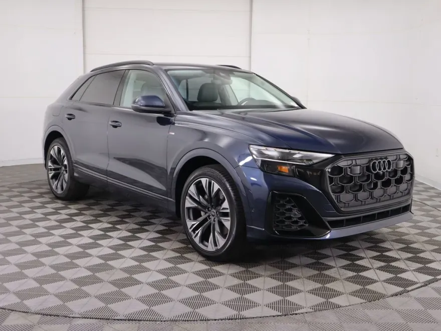 2025 Audi Q8 55 Premium Plus photo 1