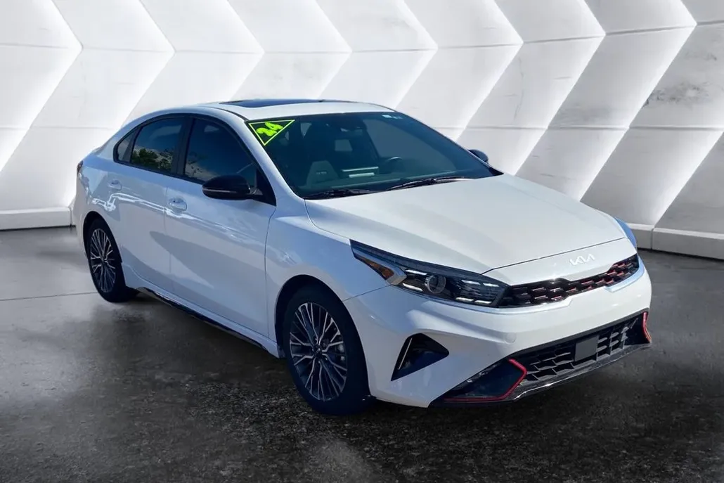2024 Kia Forte GT-Line photo 1