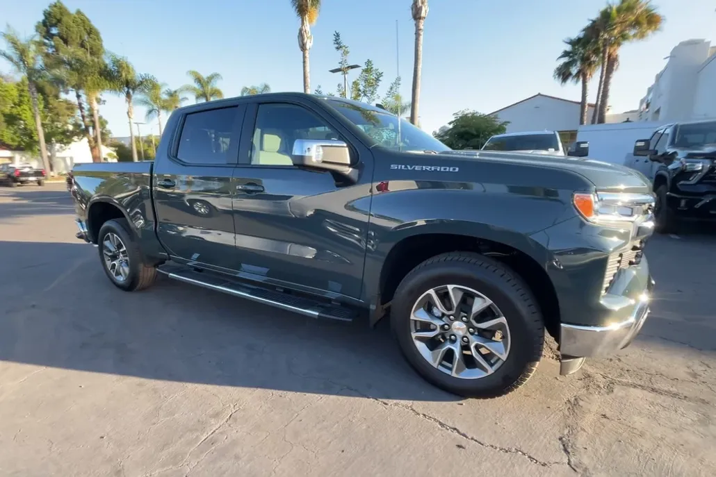 2026 Chevrolet Silverado 1500 LT photo 1