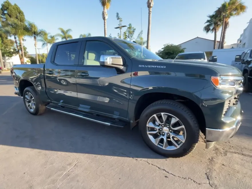 2026 Chevrolet Silverado 1500 LT photo 1