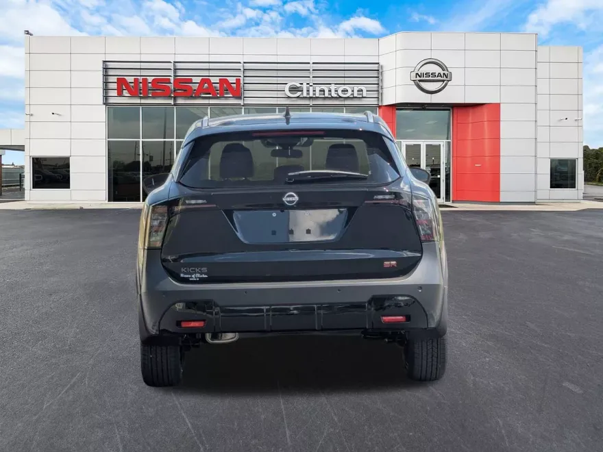 2025 Nissan Kicks SR photo 1