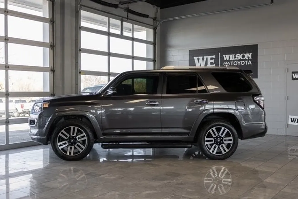 2022 Toyota 4Runner Limited photo 1