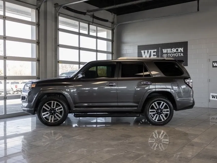 2022 Toyota 4Runner Limited photo 1