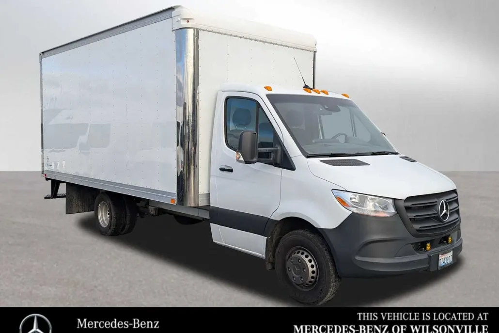 2023 Mercedes Benz Sprinter 4500 Standard Roof photo 1