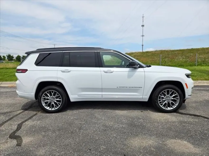 2025 Jeep Grand Cherokee L Summit photo 1