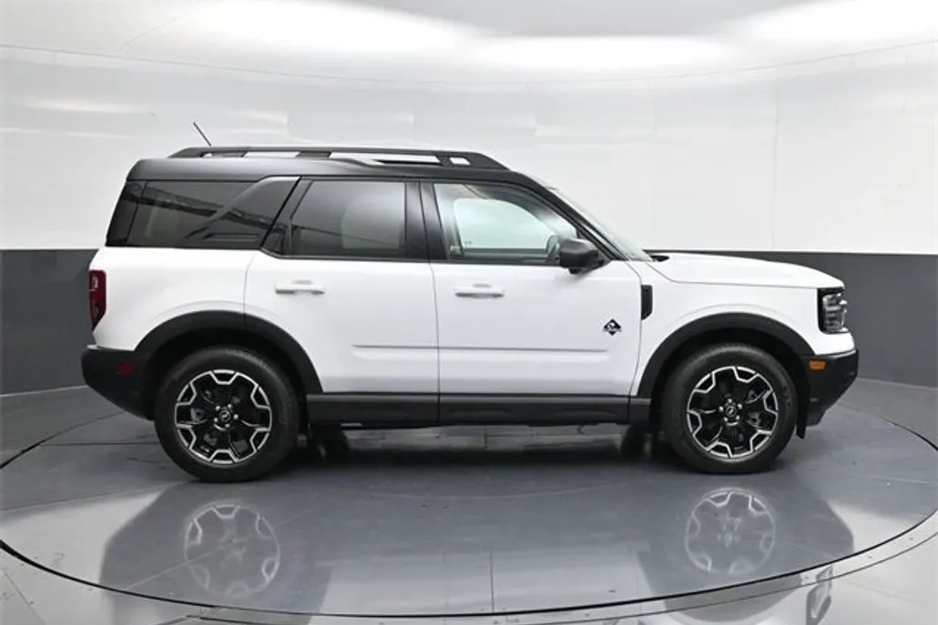 2025 Ford Bronco Sport Outer Banks photo 1