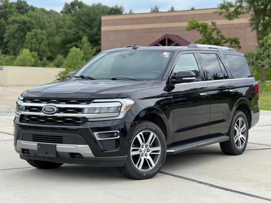 2022 Ford Expedition Limited photo 1