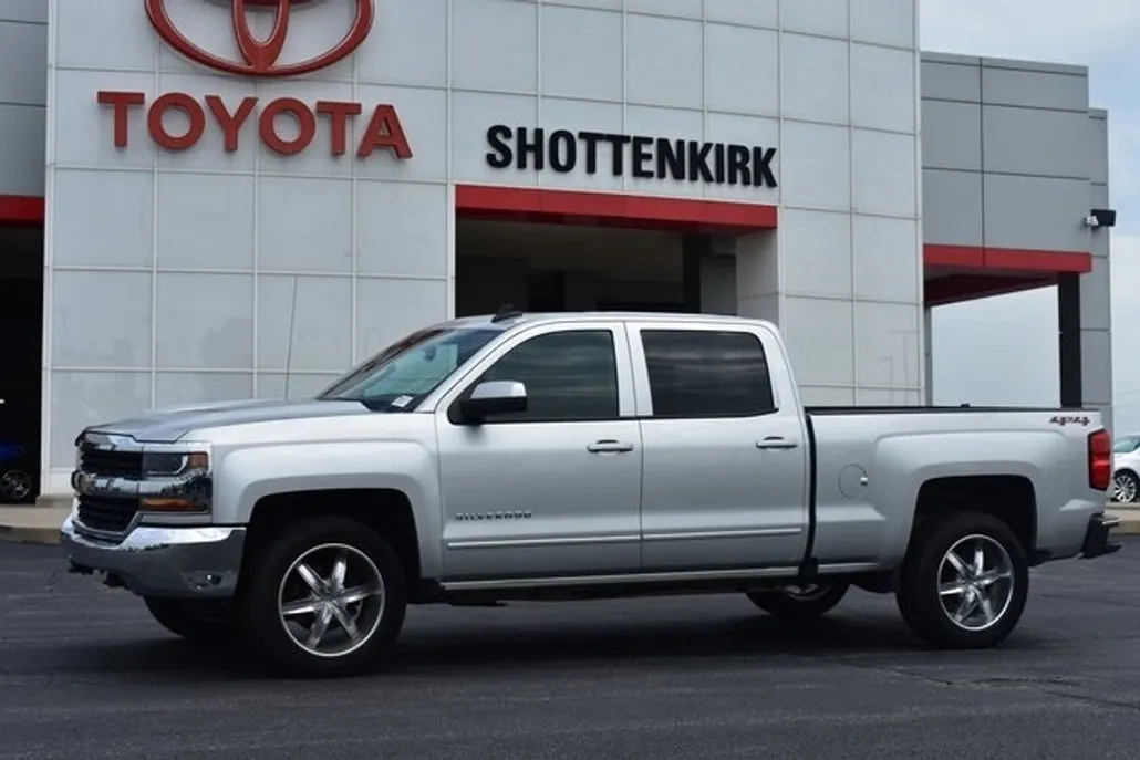 2018 Chevrolet Silverado 1500 LT photo 1
