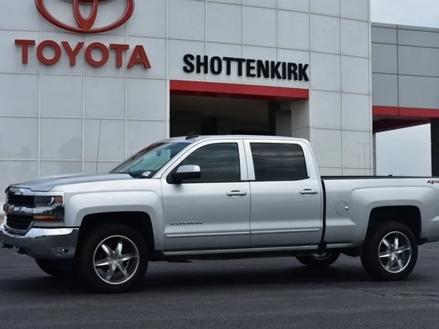 2018 Chevrolet Silverado 1500 LT photo 1