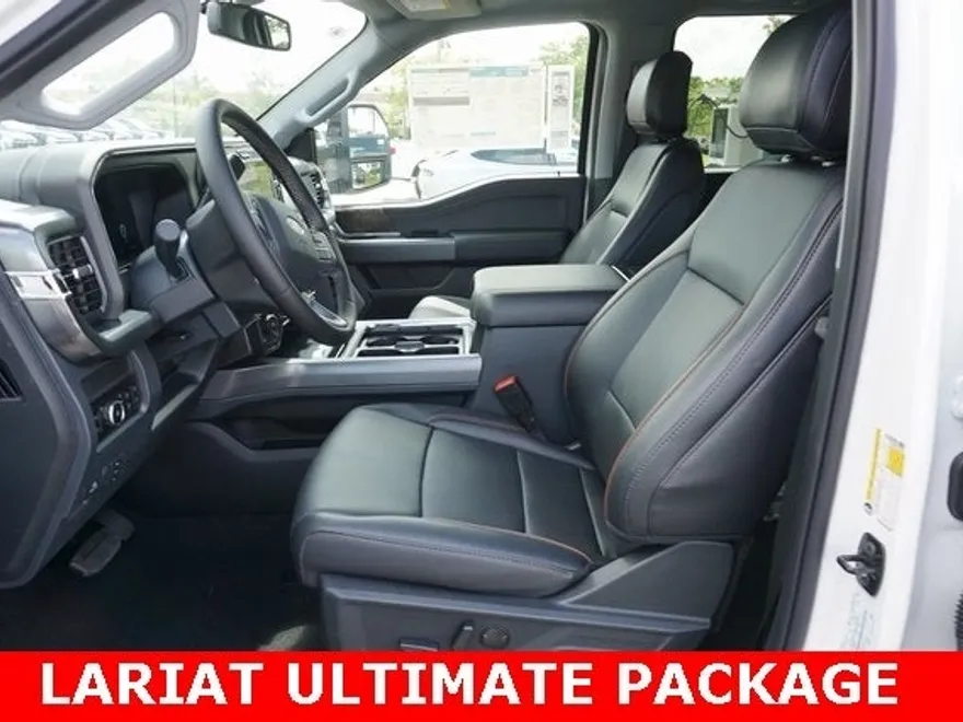 2025 Ford F-250 Lariat photo 1