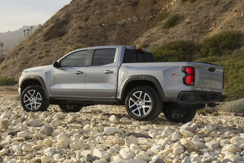 2023 Chevrolet Colorado Z71 photo 1