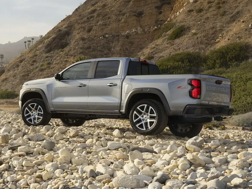 2023 Chevrolet Colorado Z71 photo 1
