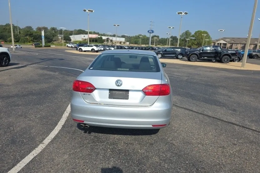 2012 Volkswagen Jetta 2.0 Base photo 1