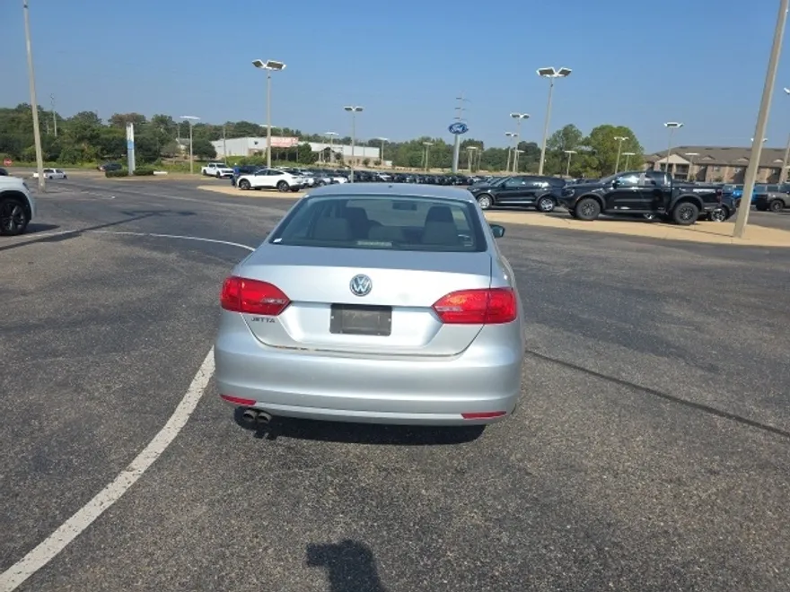 2012 Volkswagen Jetta 2.0 Base photo 1