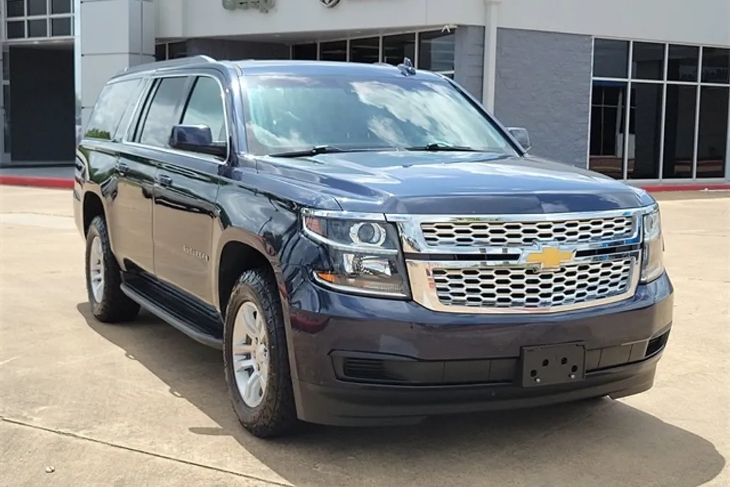 2019 Chevrolet Suburban LT photo 1