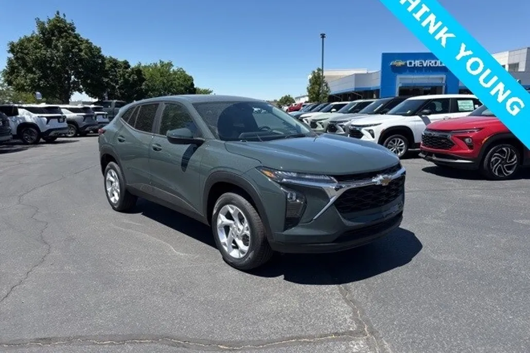 2025 Chevrolet Trax LS photo 1