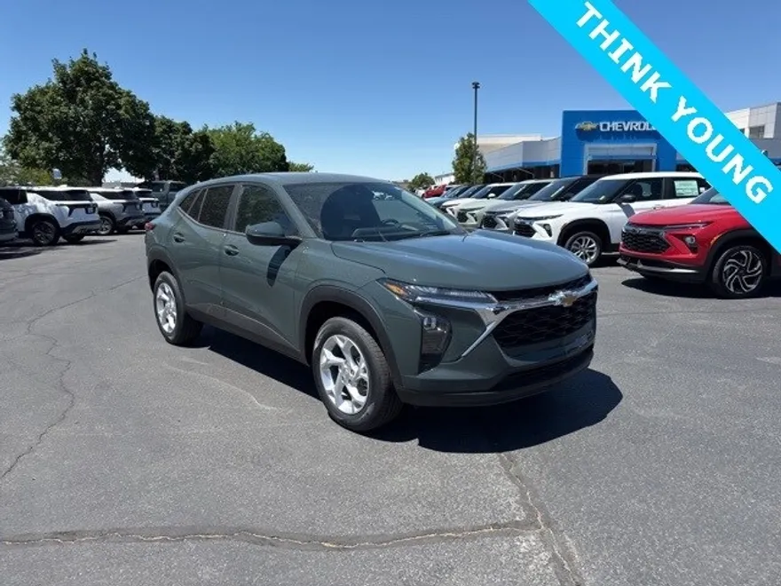 2025 Chevrolet Trax LS photo 1