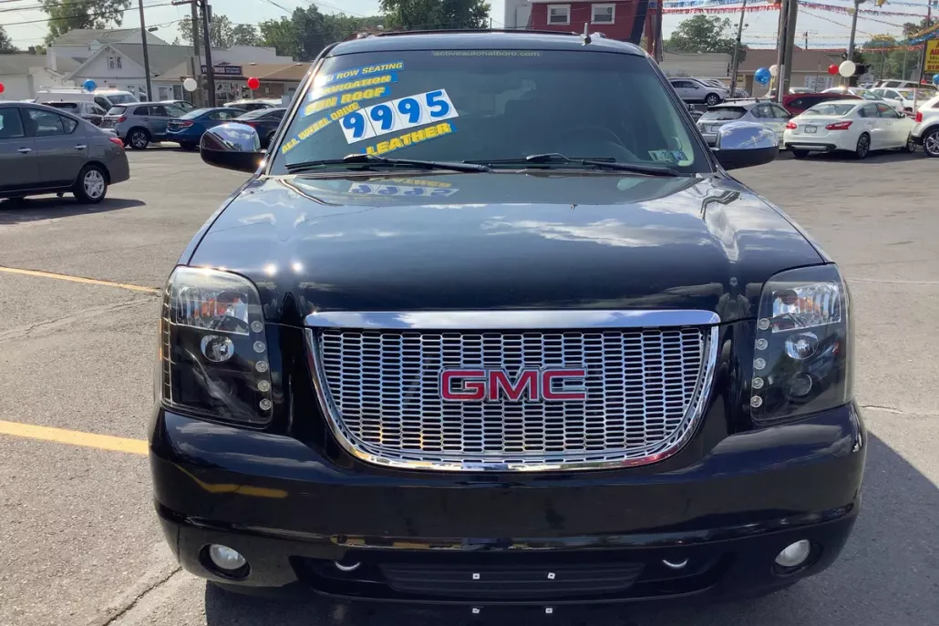 2008 Gmc Yukon XL SLT photo 1