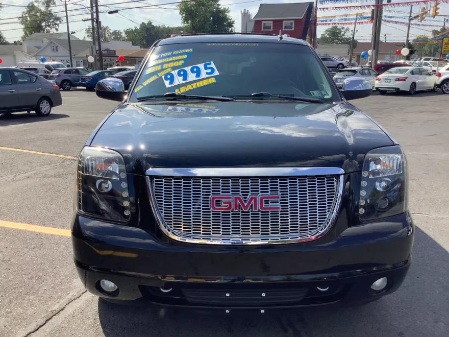 2008 Gmc Yukon XL SLT photo 1