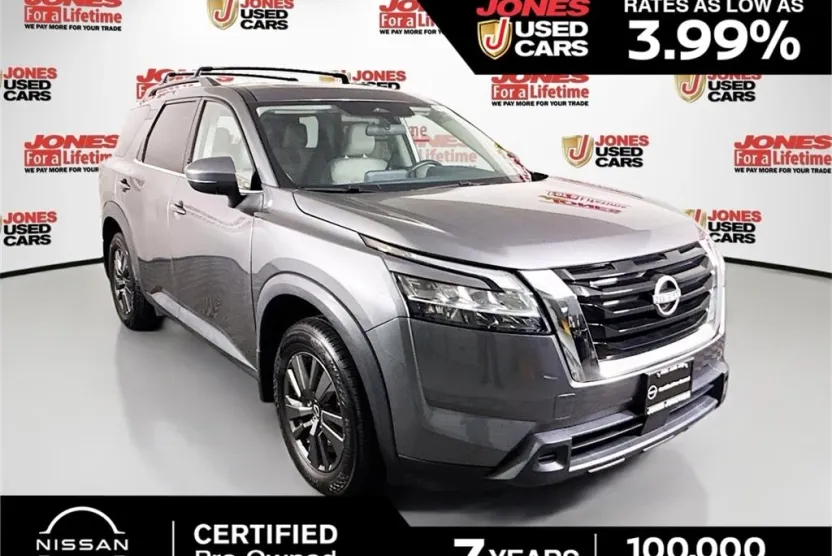 2022 Nissan Pathfinder SV photo 1