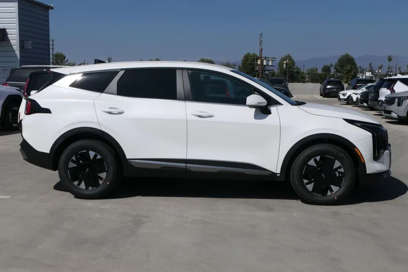 2026 Kia Sportage Hybrid LX photo 1