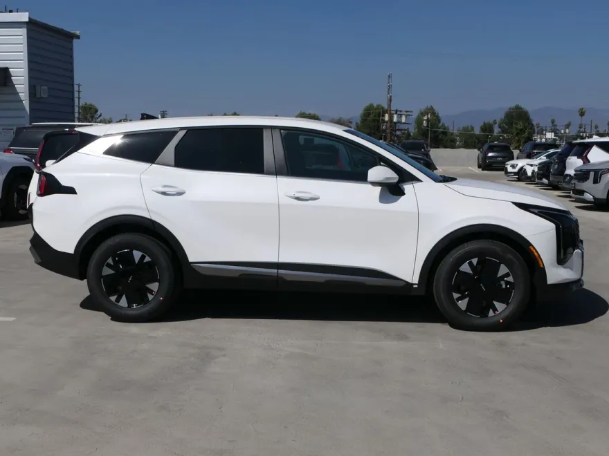 2026 Kia Sportage Hybrid LX photo 1