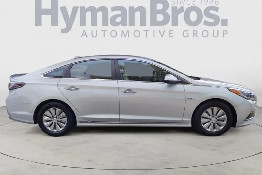 2016 Hyundai Sonata Hybrid SE photo 1