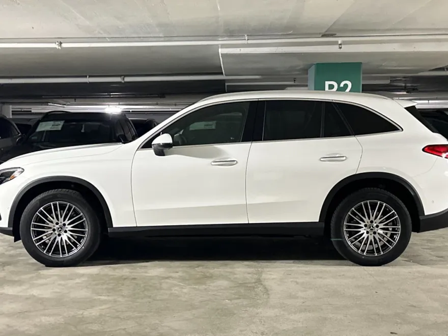 2026 Mercedes Benz GLC 300 4MATIC photo 1