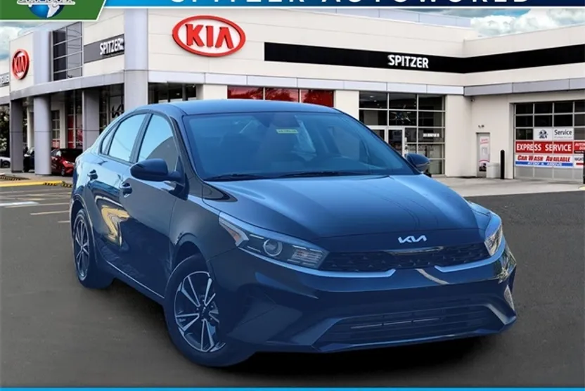 2023 Kia Forte LXS photo 1