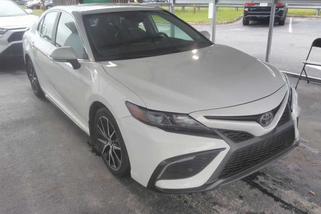 2024 Toyota Camry SE photo 1