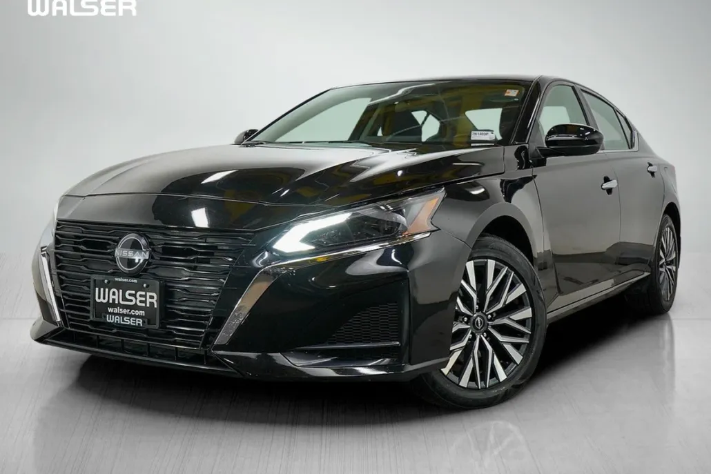 2024 Nissan Altima 2.5 SV photo 1