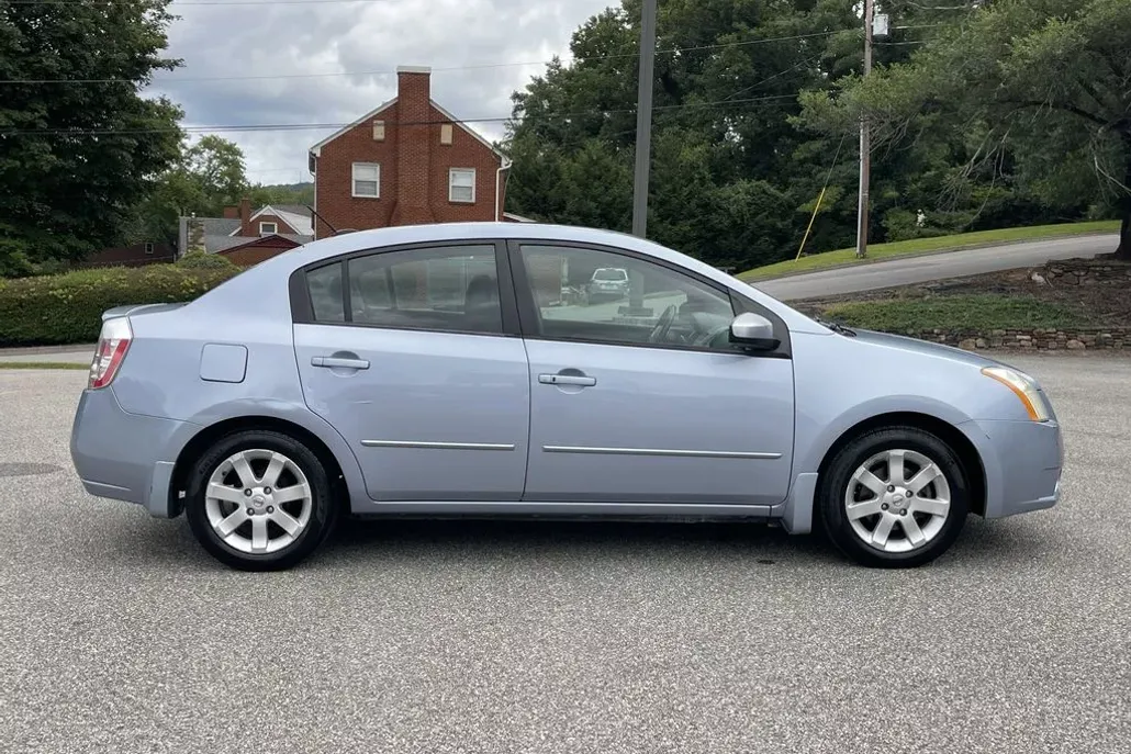 2009 Nissan Sentra photo 1