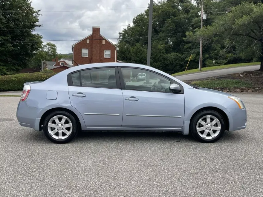 2009 Nissan Sentra photo 1