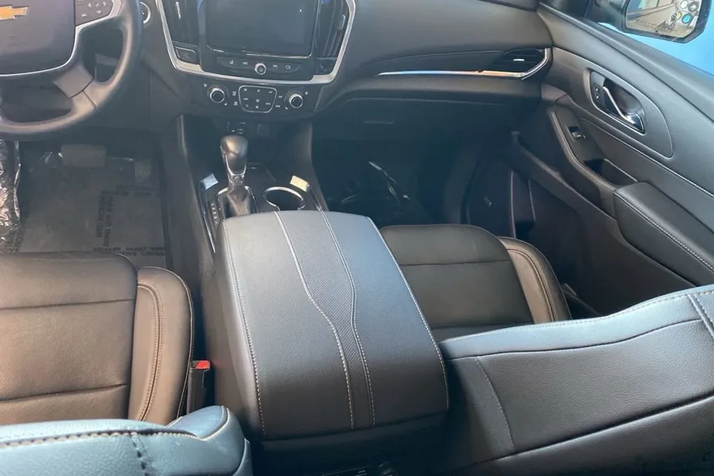2021 Chevrolet Traverse Premier photo 1