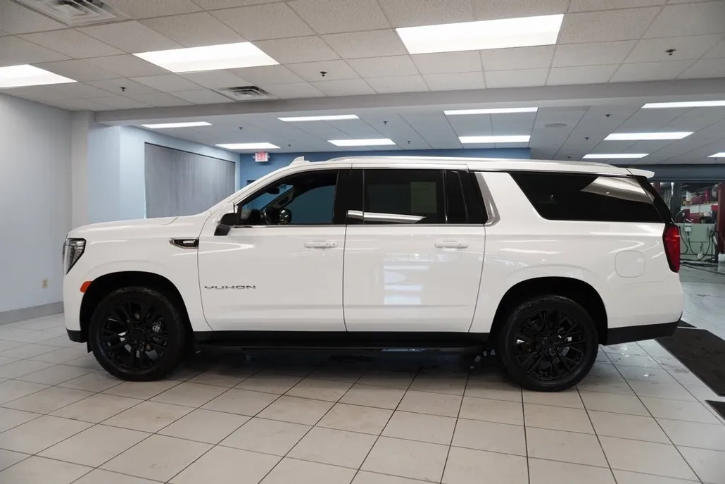 2022 Gmc Yukon XL SLE photo 1