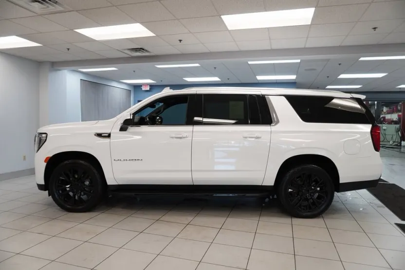 2022 Gmc Yukon XL SLE photo 1