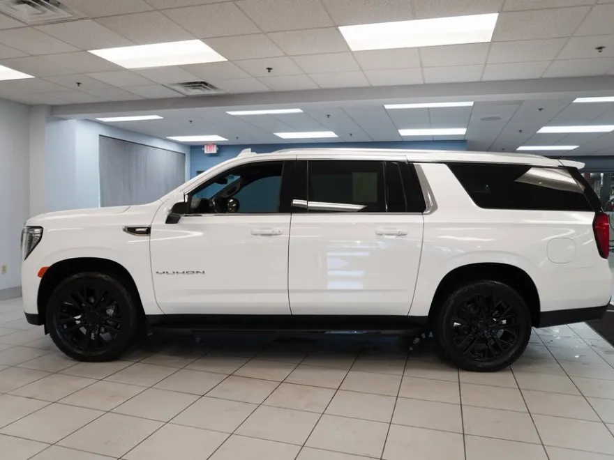 2022 Gmc Yukon XL SLE photo 1