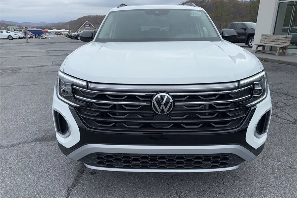 2025 Volkswagen Atlas Peak Edition SE photo 1