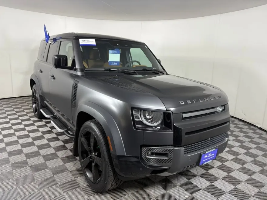 2023 Land Rover Defender 110 V8 photo 1
