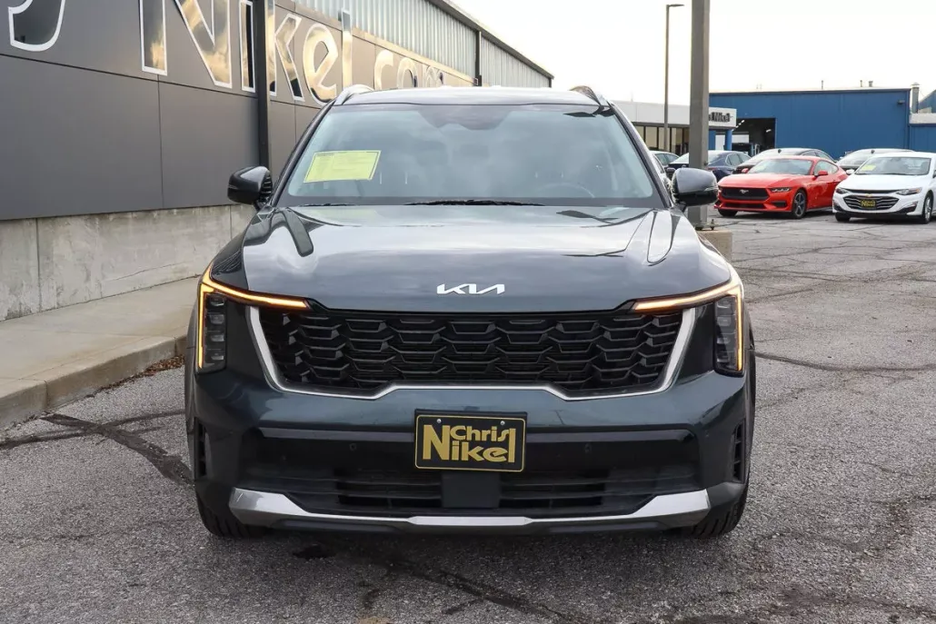 2024 Kia Sorento S photo 1