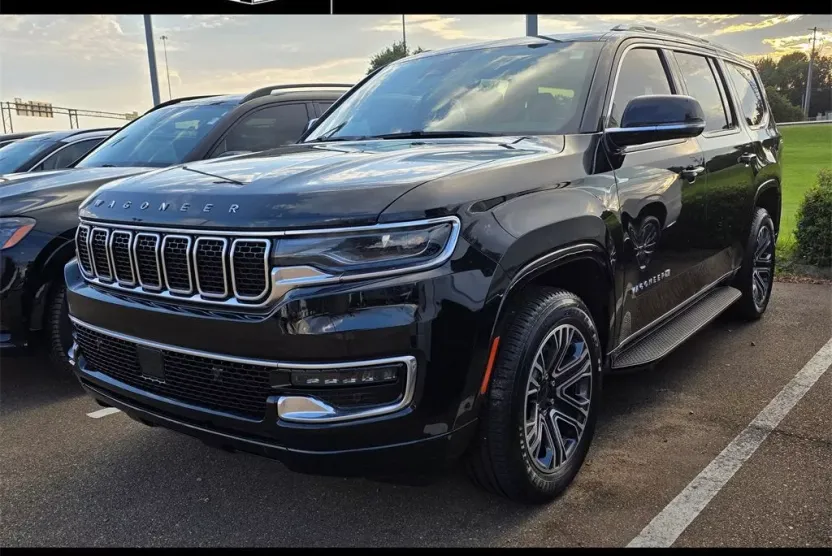 2024 Jeep Wagoneer Base photo 1