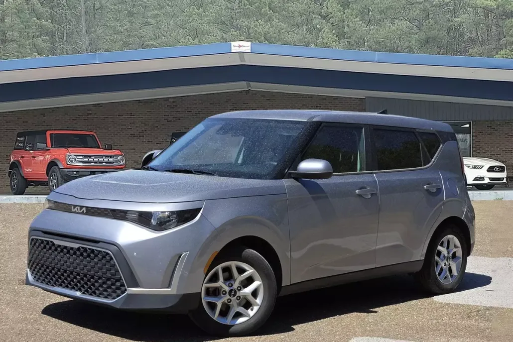 2023 Kia Soul LX photo 1