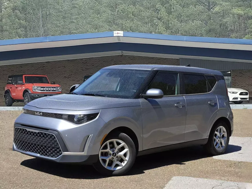 2023 Kia Soul LX photo 1