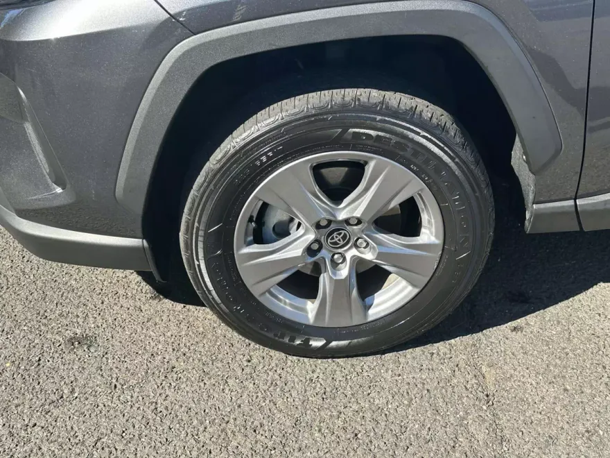 2023 Toyota RAV4 Hybrid XLE photo 1