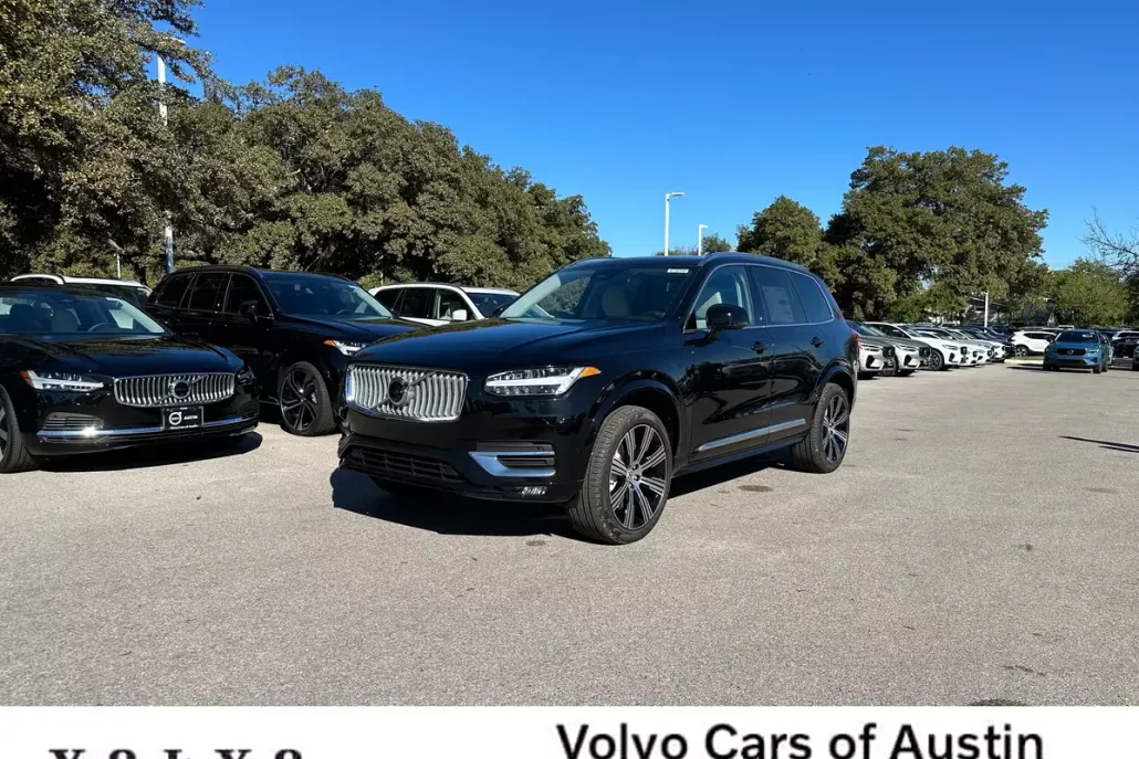 2025 Volvo XC90 Plus AWD photo 1